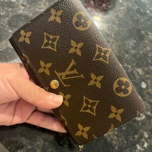 Louis Vuitton Brown Wallet with Gold Accents

Authentic wallet❤️🔥🔥